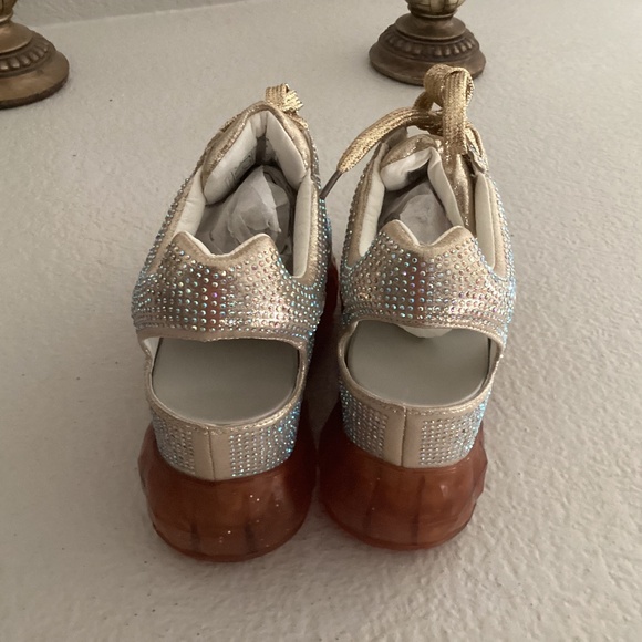 Anthony Wang Collection Banana 6, Size 8, Color Gold NEW - Picture 3 of 4